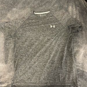 Under armour short sleeve shirt size medium